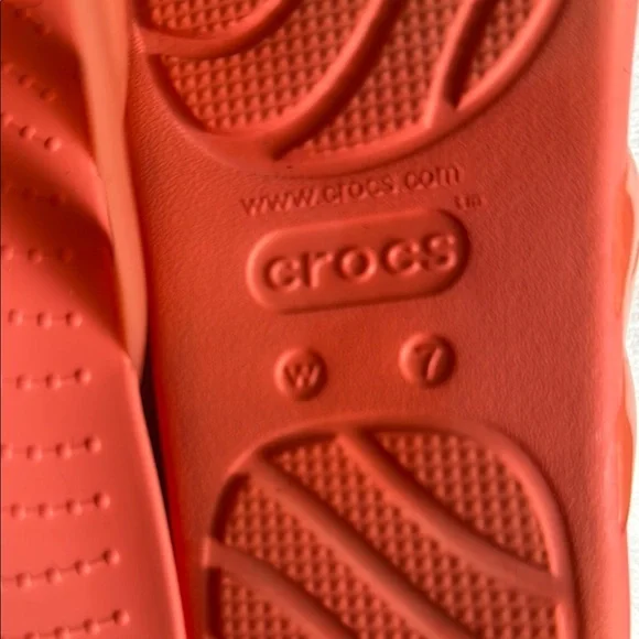 Crocs Women’s Swiftwater Sandals Bright Coral Size 7W – Very Good‎ Condition - Picture 2 of 6
